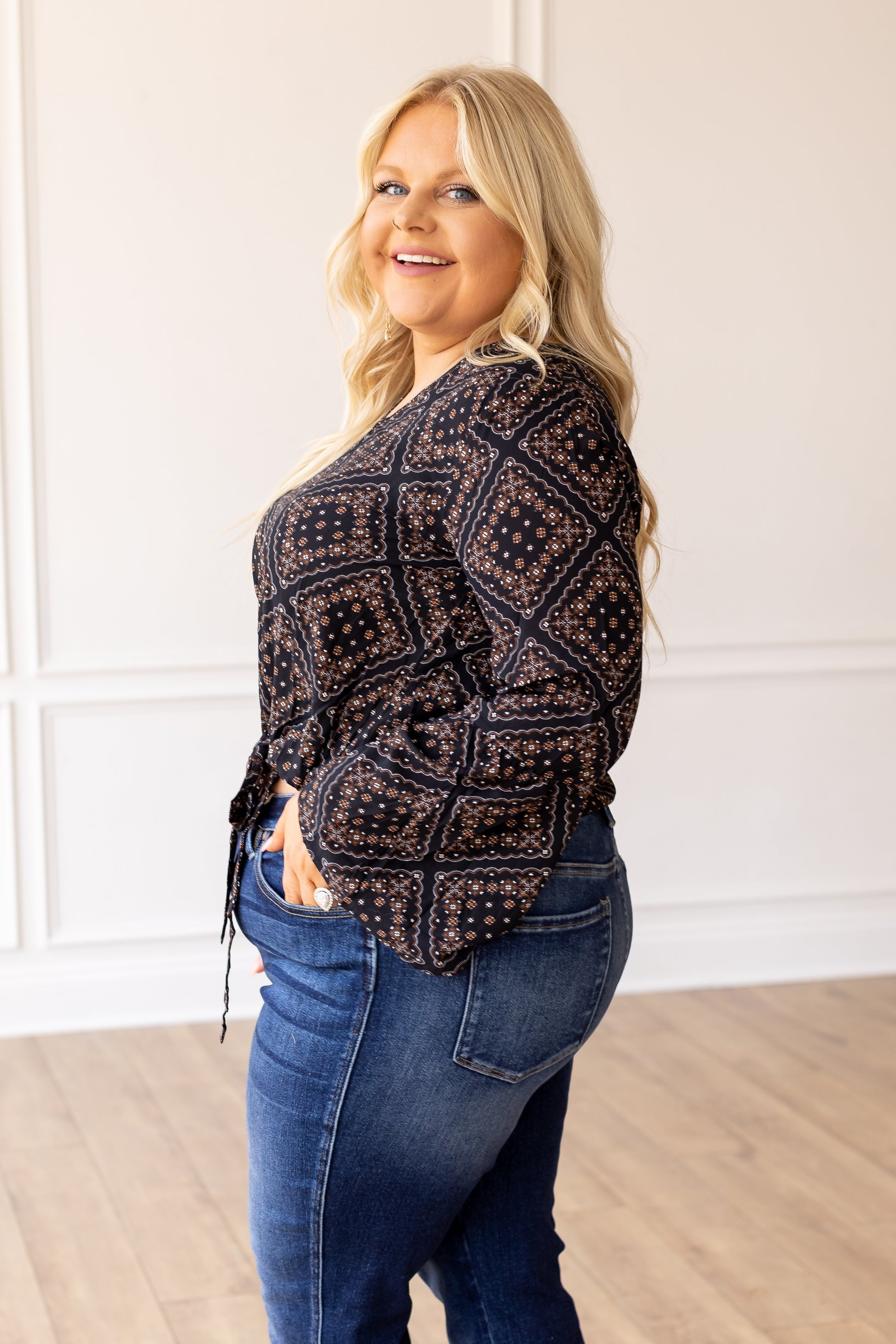 Chic Chick Top, Black - detail shot