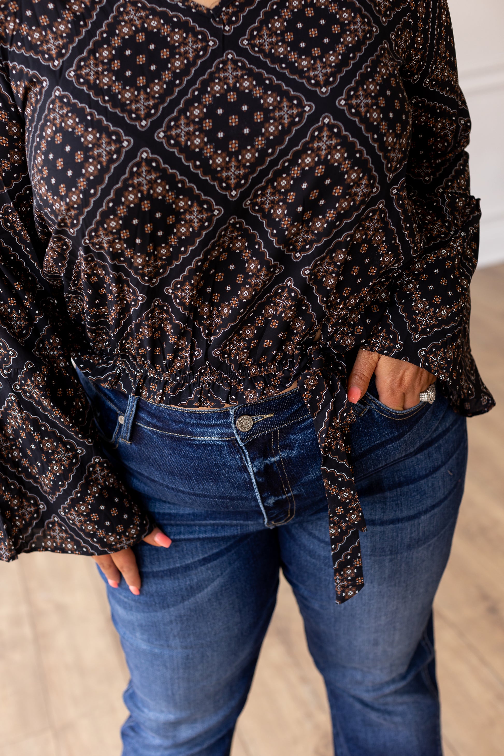 Chic Chick Top, Black - additional styling