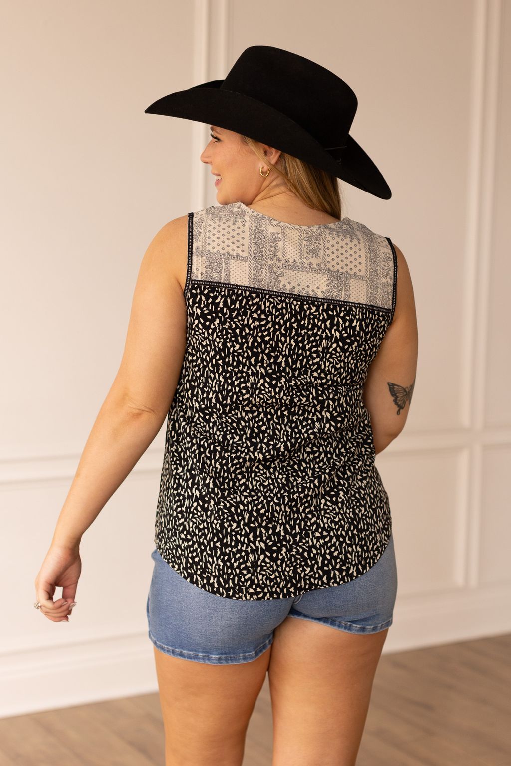 Boho Breeze Blouse, Black & White - fit detail