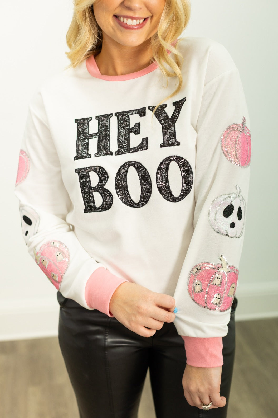 "Hey Boo" Halloween Graphic Sweatshirt