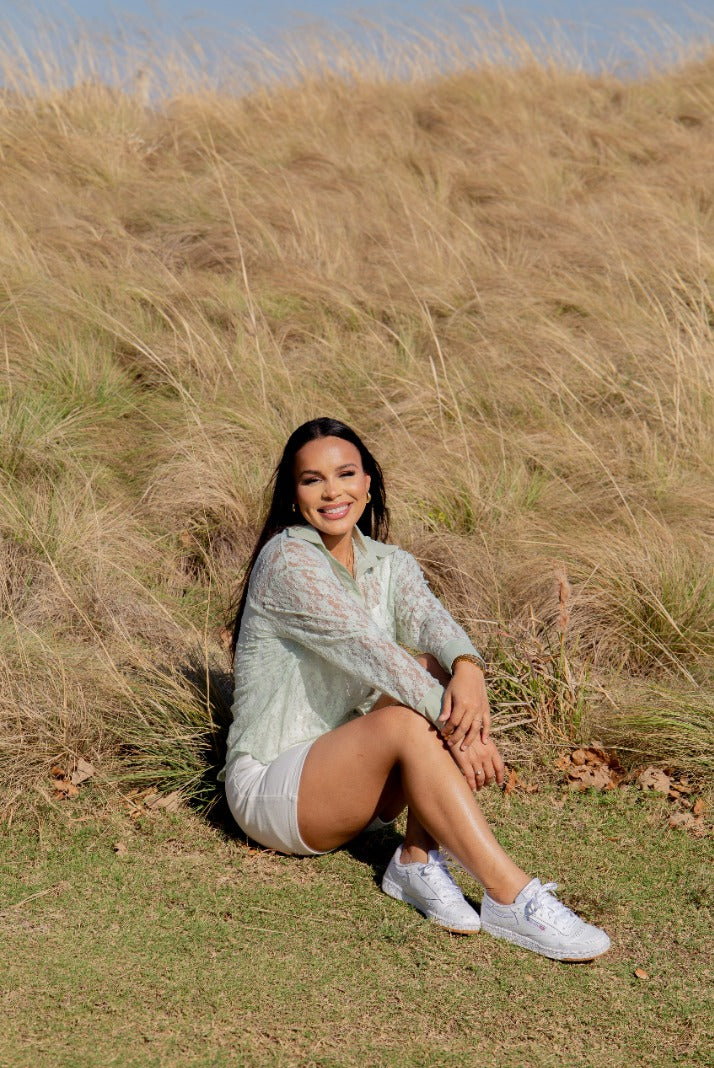 Lightweight vacation clothing for women