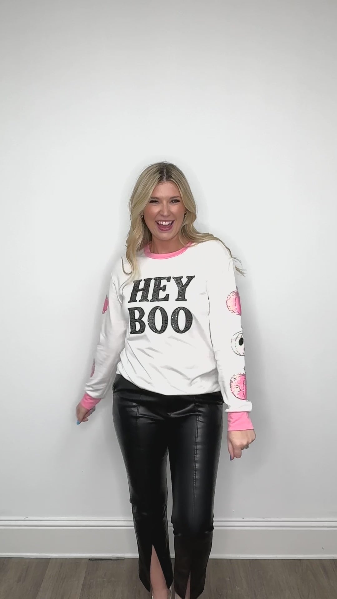 "Hey Boo" Halloween Graphic Sweatshirt